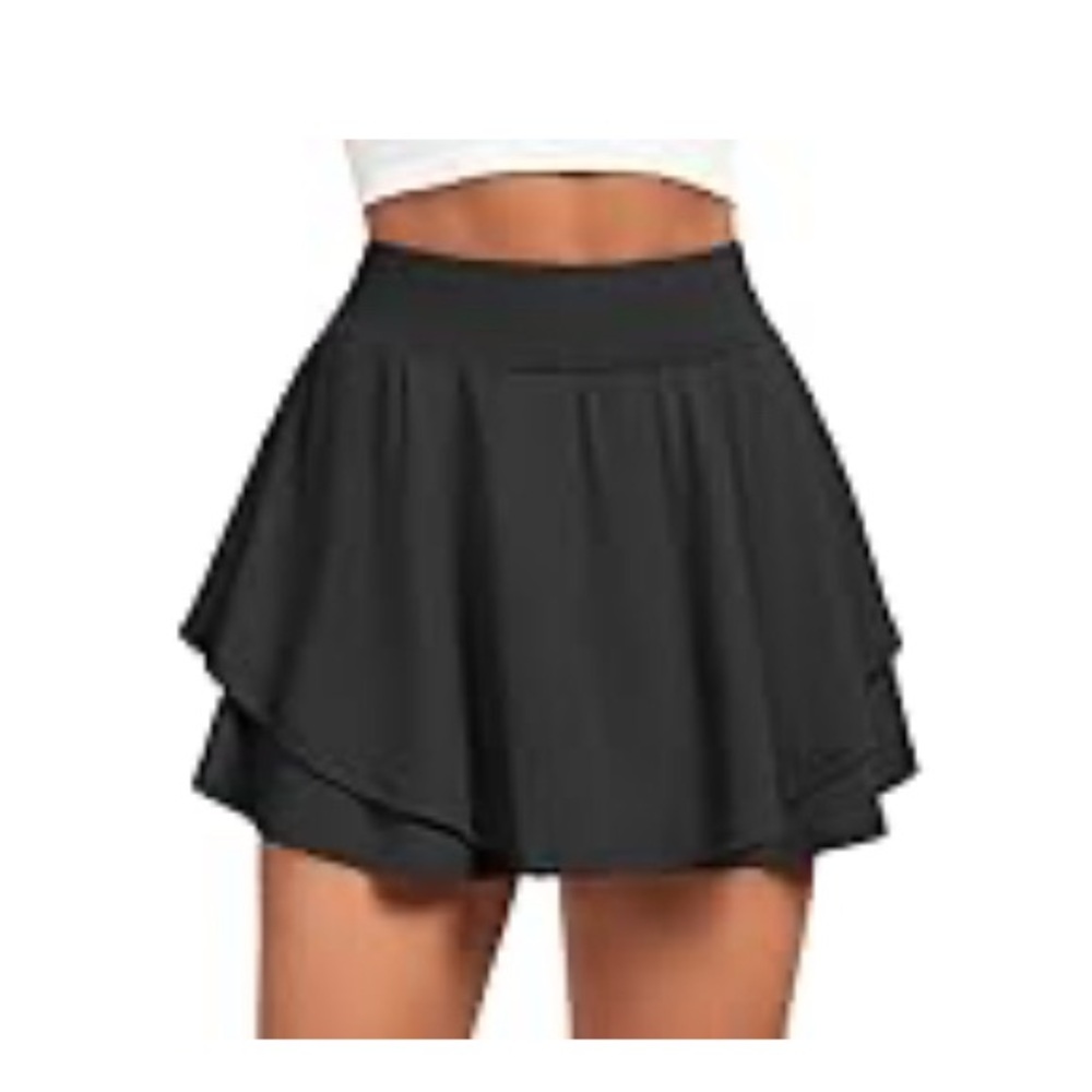 Comfy workout skirt with shorts! Worn once
